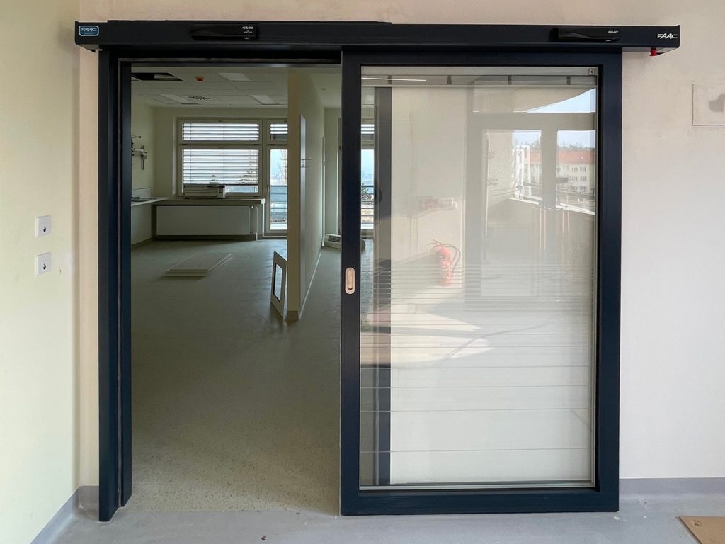 Automatické dveře FAAC Onkologický Ústav Masarykovy Univerzity v Brně