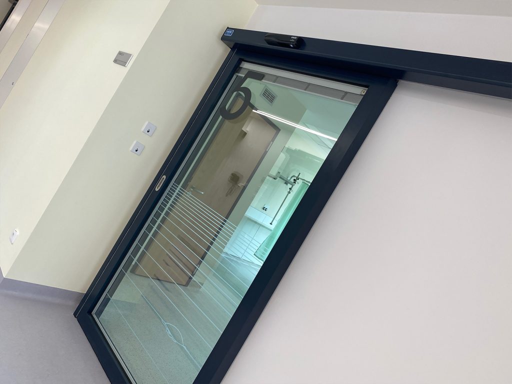 Automatické dveře FAAC Onkologický Ústav Masarykovy Univerzity v Brně