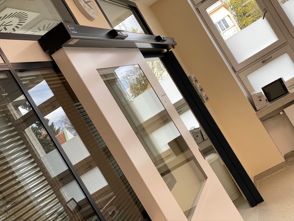 Automatické dveře FAAC Onkologický Ústav Masarykovy Univerzity v Brně