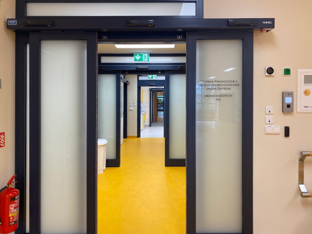 Automatické dveře FAAC Onkologický Ústav Masarykovy Univerzity v Brně
